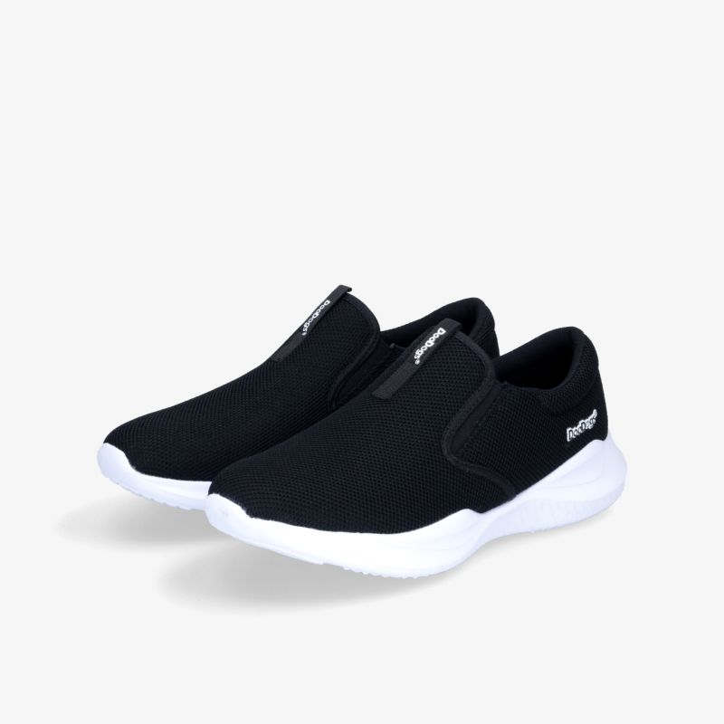 Leichte schwarze Slip-On-Schuhe mit weißer Sohle für maximalen Komfort und Stil.
