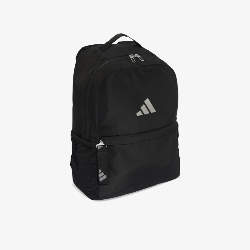 Moderner schwarzer Rucksack mit geräumigem Fach und klar sichtbarem Logo, ideal für Alltag und Freizeit