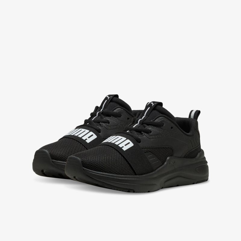 Sportliche schwarze Sneaker mit rutschfester Sohle und bequemer Passform, modernes Design für vielseitigen Einsatz