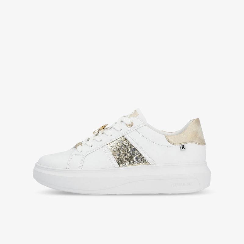 Moderner weißer Sneaker mit bequemer Sohle und glänzendem Detail für sportlichen und komfortablen Tragekomfort