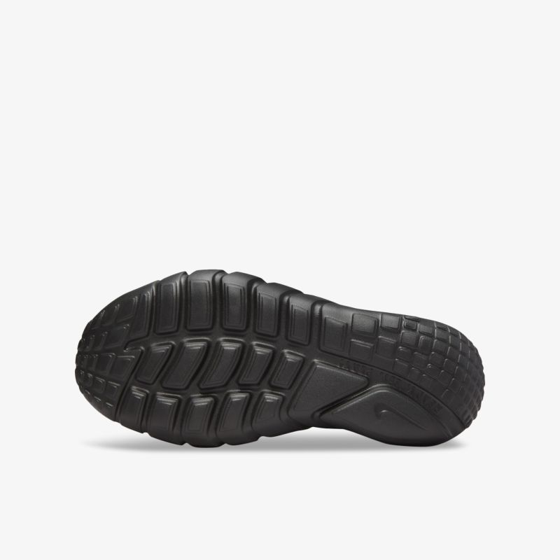 Haltbare Laufsohle mit rutschfestem Profil für optimalen Grip und Komfort.