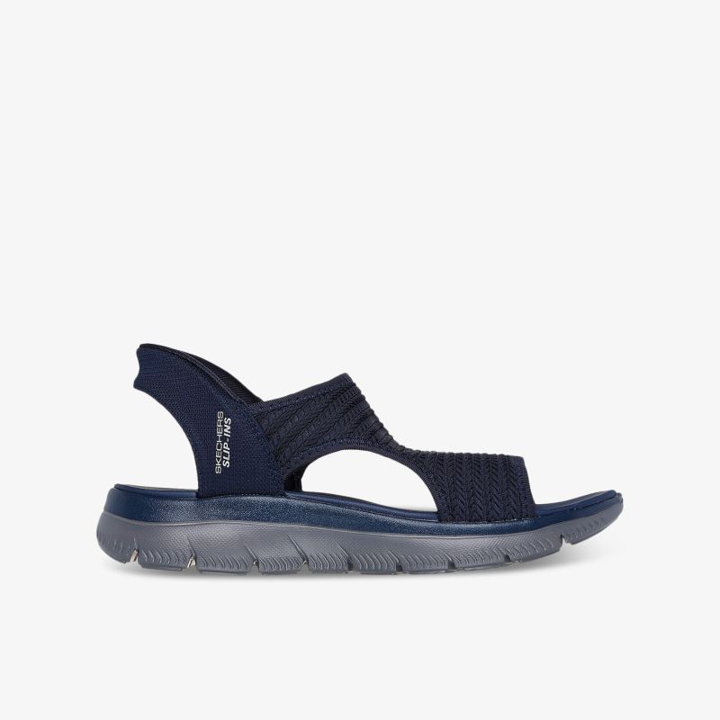 Seitliche Ansicht einer navyblauen, leichten Sandale mit flexibler, rutschfester Sohle und gepolsterter Innensohle