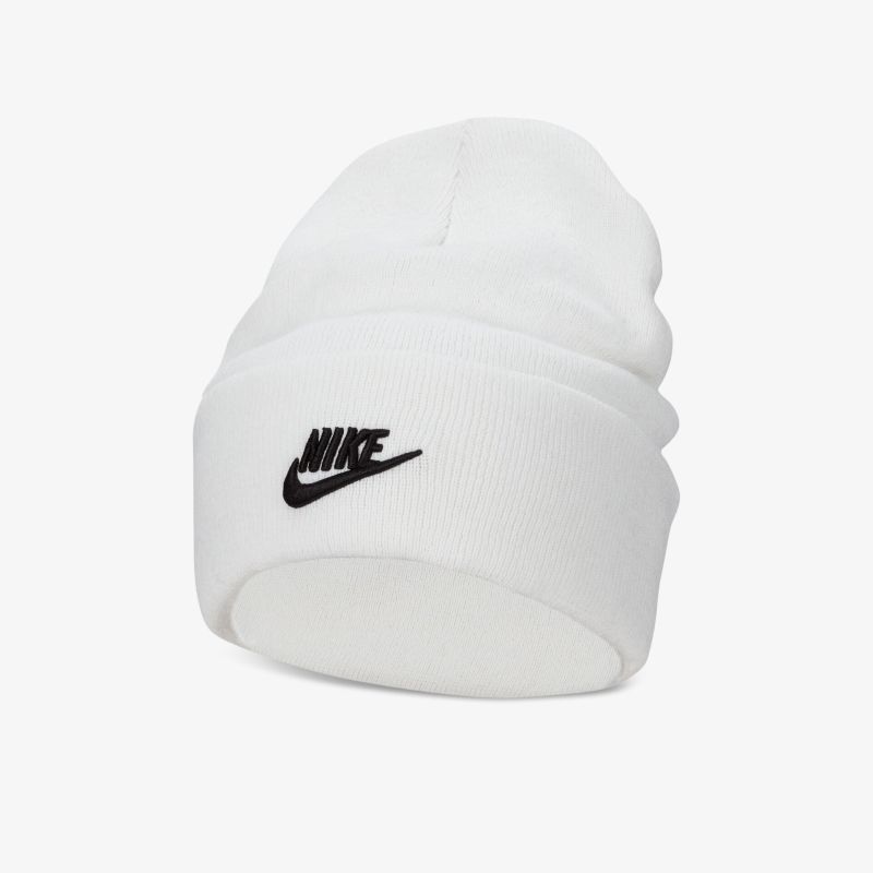 Stylische weiße Nike Beanie mit aufgesticktem Logo. Perfekt für kühle Tage. Klassisches Design, vielseitig kombinierbar.