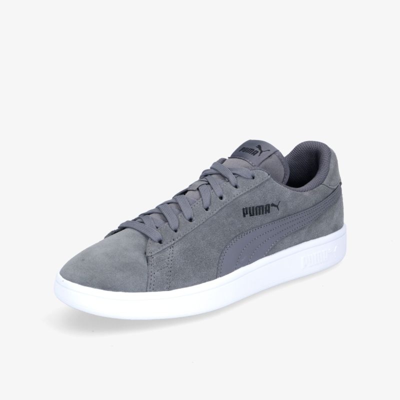Grauer Sneaker mit rutschfester Sohle und bequemer Passform, ideal für einen lässigen und sportlichen Look.