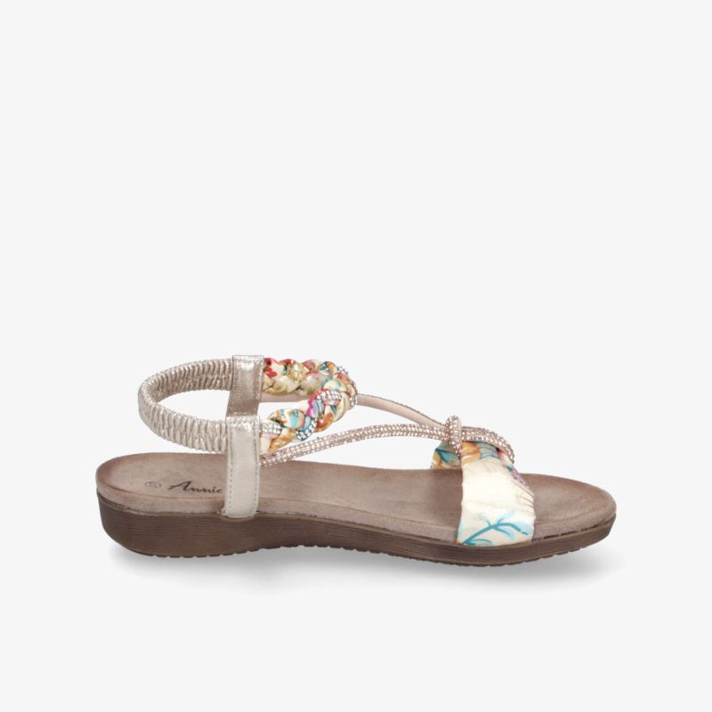 Leichte Sandale mit flacher Sohle und elastischem Fersenband ideal für komfortablen Sommerschuh