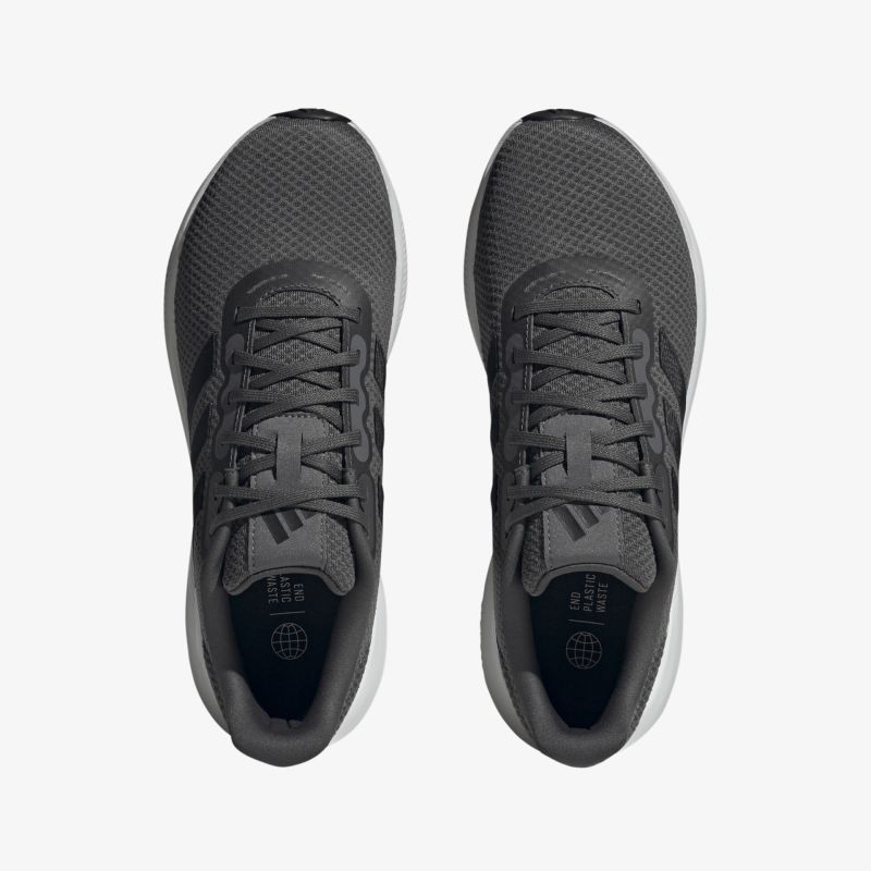 Schwarze Sneaker mit modernem Design und hoher Bequemlichkeit von oben betrachtet.