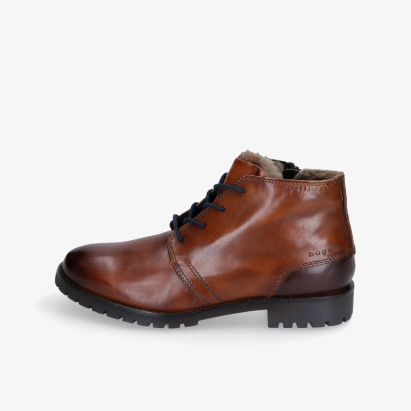 Braune Lederstiefel mit warmer Fütterung und rutschfester Sohle für stilvolles, sicheres Gehen.