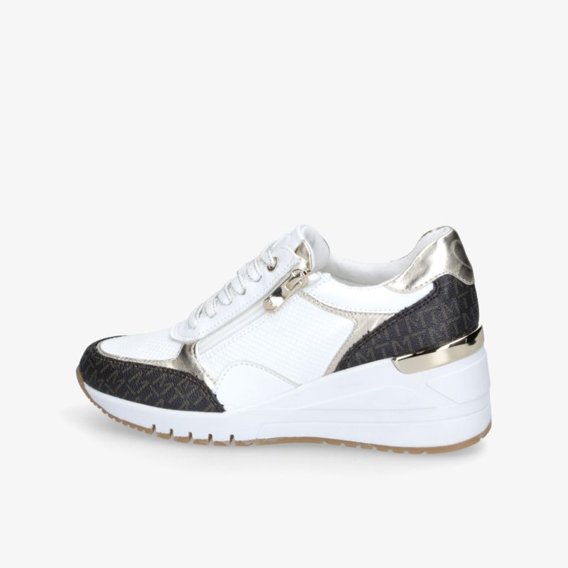 Moderner weißer Sneaker mit stabiler Sohle und kontrastreichen Details in seitlicher Ansicht für hohen Komfort
