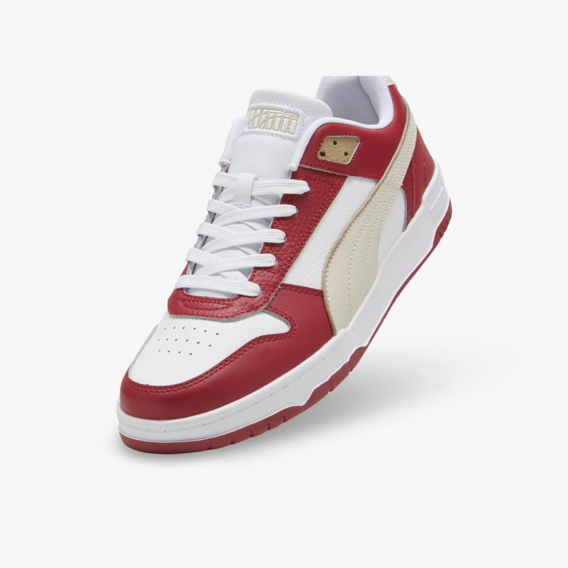 Sportlicher weiß-roter Sneaker in 3/4 Ansicht mit gepolsterter Zunge und rutschfester Sohle, leicht und komfortabel