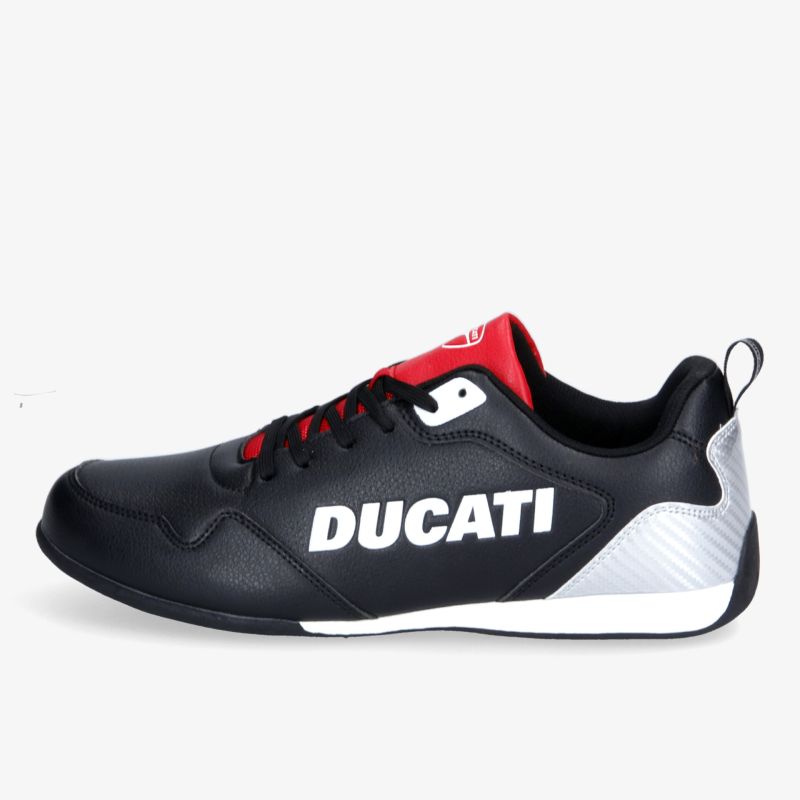Lässige Schuhe von Ducati in Schwarz und Rot mit auffälligem Logo und modernem Design für optimalen Tragekomfort.