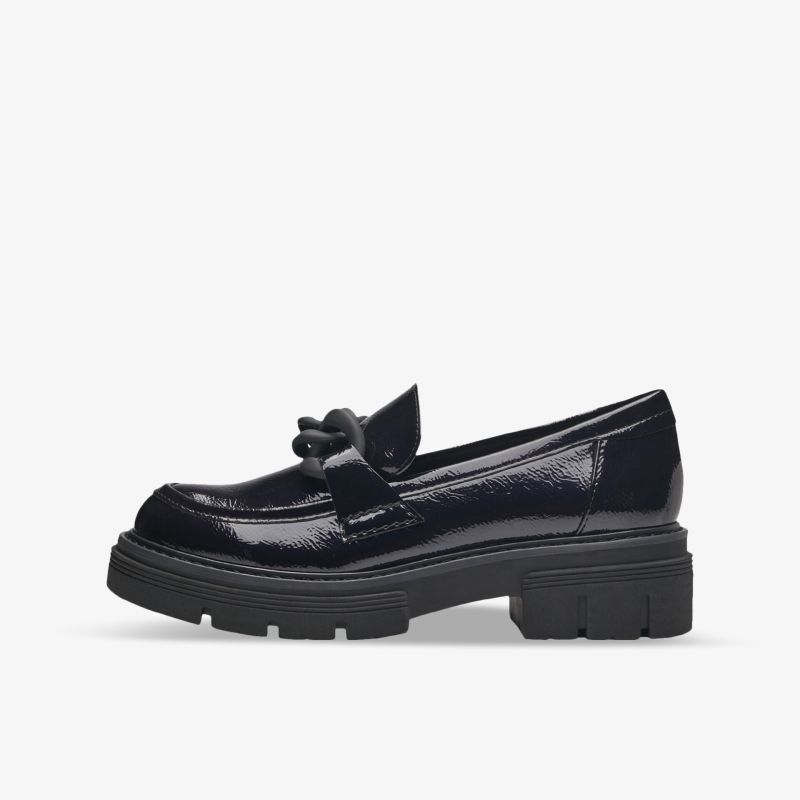 Elegante schwarze Lackloafers mit markanter Plattformsohle und modernem Design für stilvolle Auftritte.