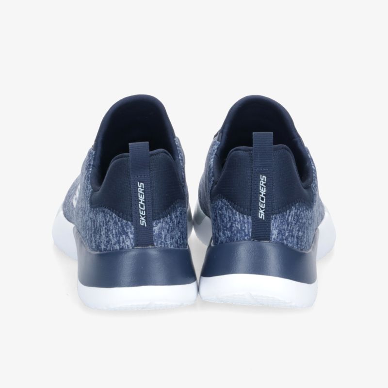 Rückansicht von sportlichen blauen Sneakern mit atmungsaktivem Material und rutschfester weißer Sohle