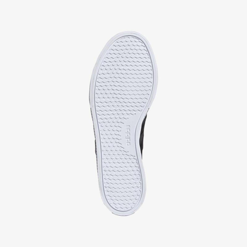 Rutschfeste Sohle eines hochwertigen, sportlichen Schuhs für optimalen Halt und Komfort bei jeder Bewegung.