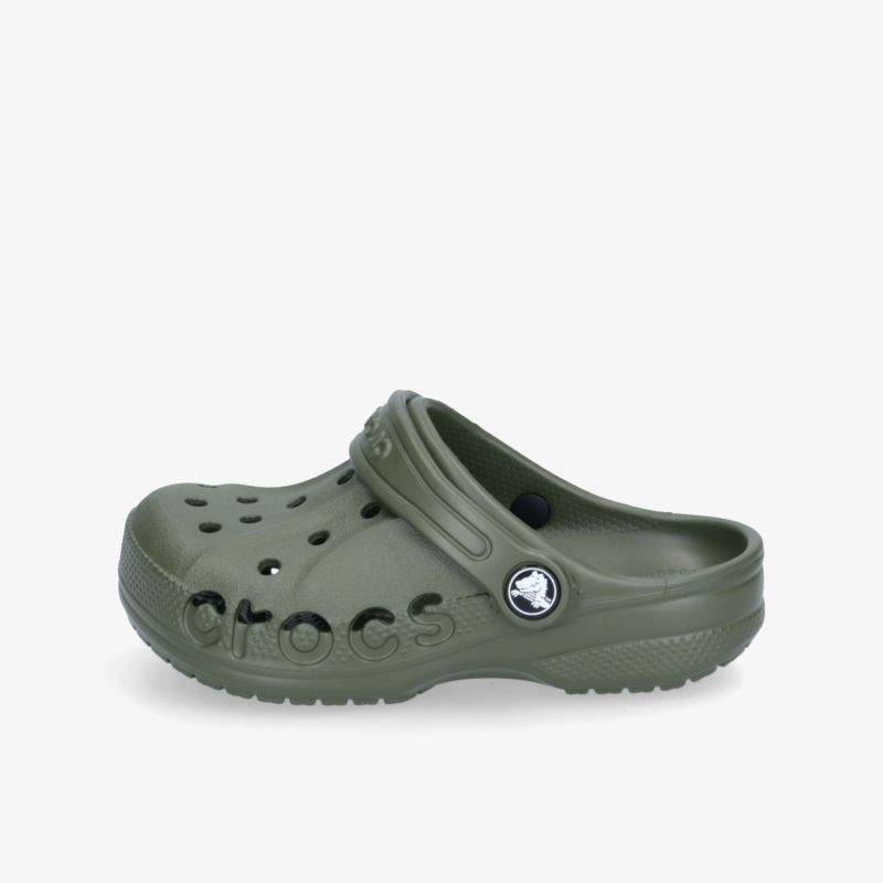leichter und bequemer khakifarbener Crocs Schlupfschuh mit atmungsaktiven Löchern und rutschfester Sohle vorne