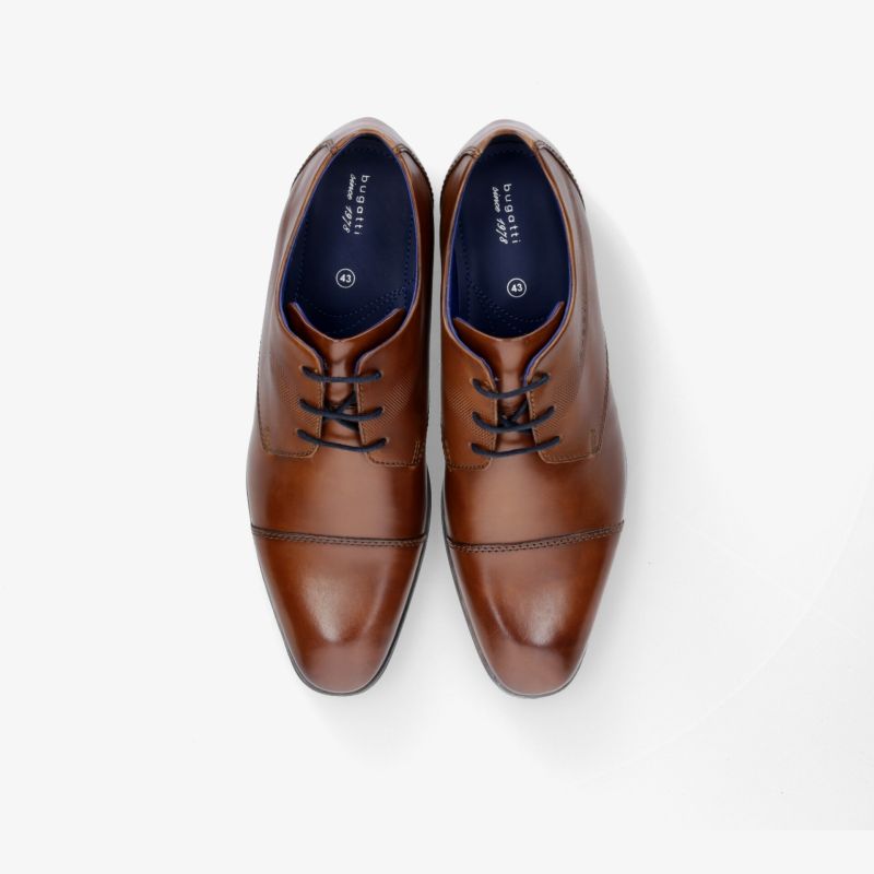 Elegante braune Lederschnürschuhe mit klassischem Design für formelle Anlässe oder Business-Outfits.