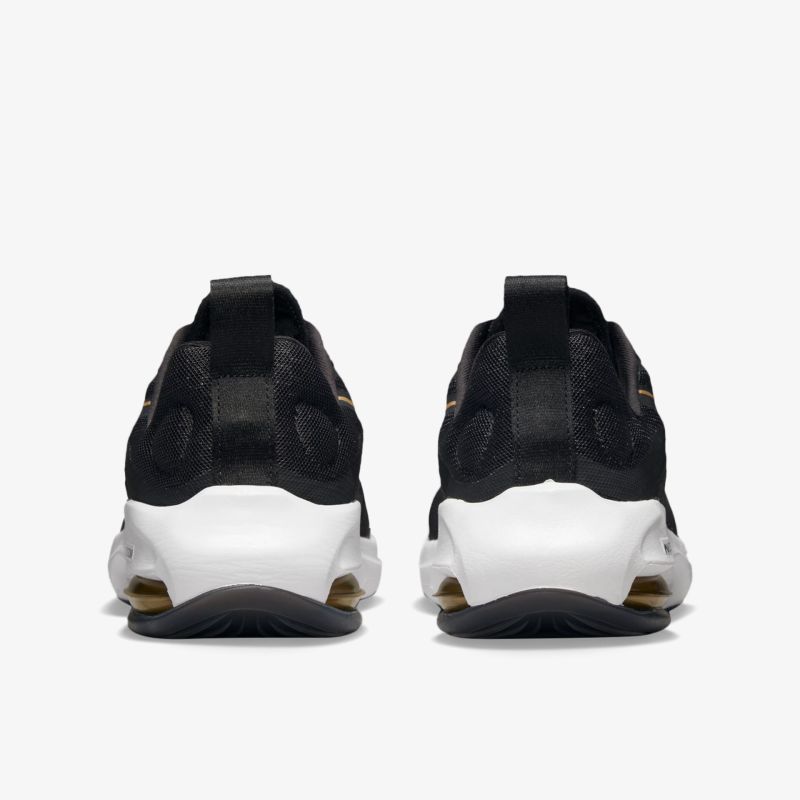 Rückansicht von stylischen und komfortablen Sportschuhen mit modernem Design und langlebiger Sohle.