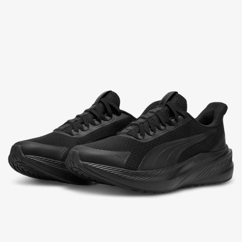 Schwarze Sneaker mit stilvollem Design und Komfort für tägliche Aktivitäten.