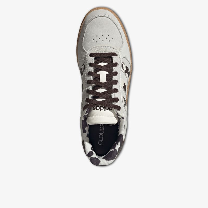 Moderner leichter Schuh mit bequemer Passform und atmungsaktivem Obermaterial, elegante Schnürung sichtbar