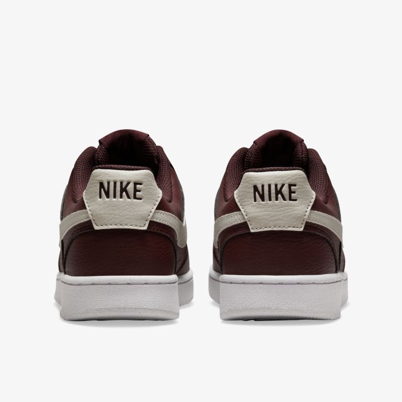 Elegante Nike Sneaker in stilvollem Design mit robustem Material und hohem Tragekomfort für jeden Anlass.