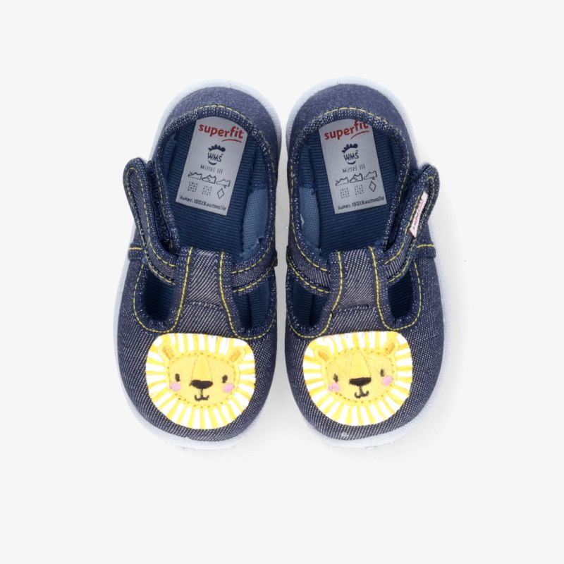 Niedliche Kinderschuhe mit Löwenmotiv und weicher Sohle für Komfort und Stil.