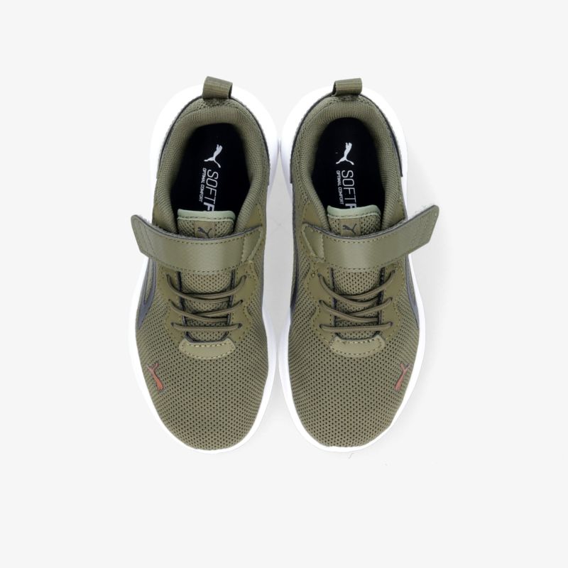 Moderne sportliche Sneakers mit Schnürung und Klettverschluss in stilvollem Olivgrün von oben betrachtet.