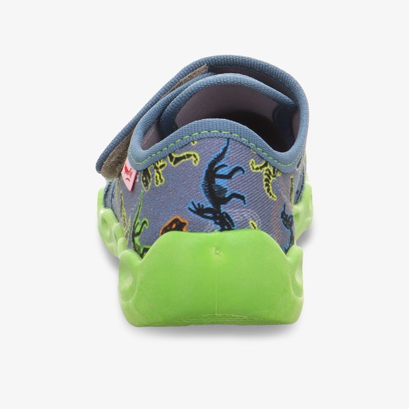 Leichter Kinderschuh mit robustem grünem Profil und buntem Dinosaurier-Motiv hinten