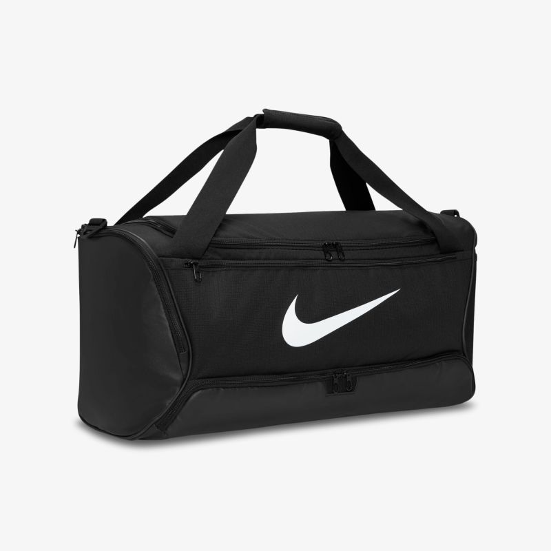 Schwarze Nike-Sporttasche mit großem Logo für vielseitige Nutzung und großzügigem Stauraum.