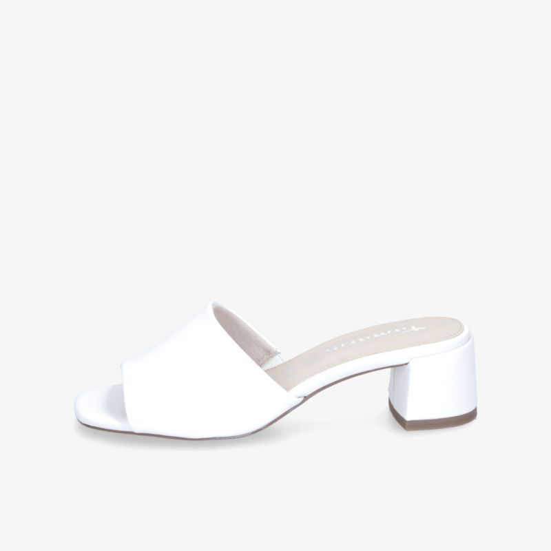 Weißer Mule mit mittelhohem Absatz und offenem Zehenbereich, minimalistisches und elegantes Design für bequemen Tragekomfort