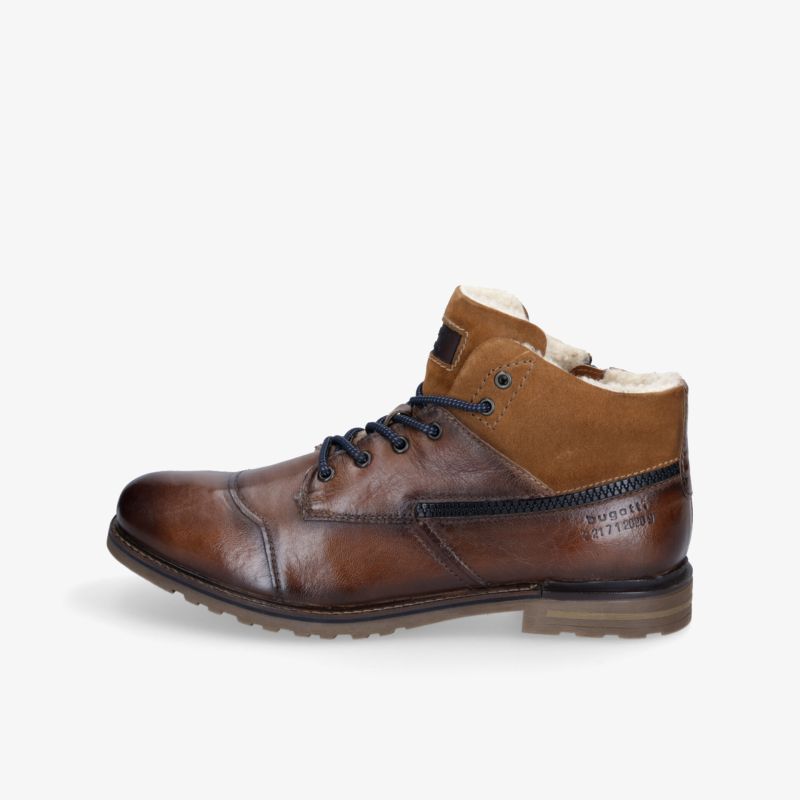Moderner brauner Lederstiefel mit warmem Futter und rutschfester Sohle, ideal für kalte Tage.