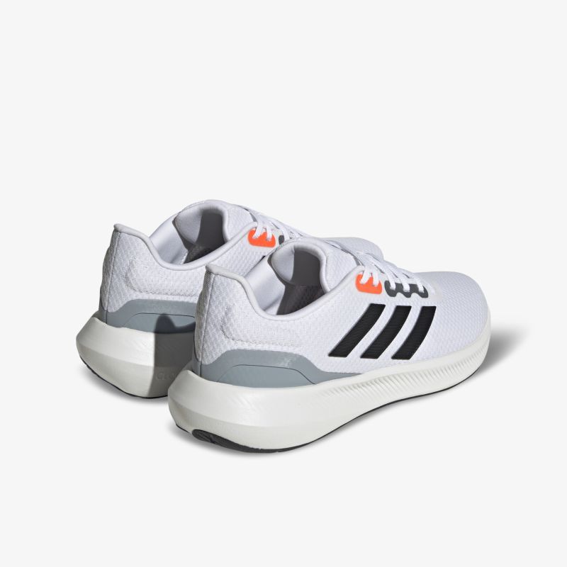 Bequeme und stilvolle weiße Turnschuhe mit Markenlogo, ideal für Sport und Freizeit.