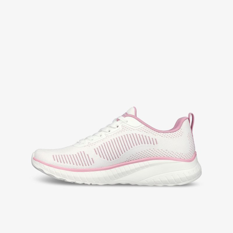 Moderner weißer Sneaker mit rosa Details und atmungsaktivem Design für optimalen Tragekomfort.