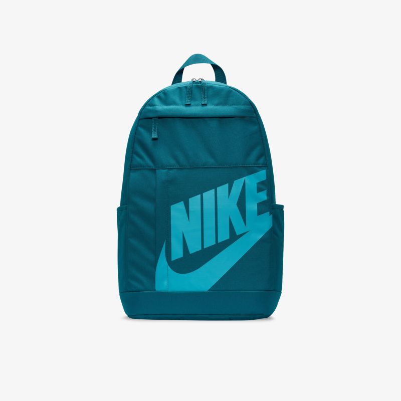 Blauer Nike Rucksack mit geräumigen Fächern und großem Logo. Ideal für Sport und Freizeit.