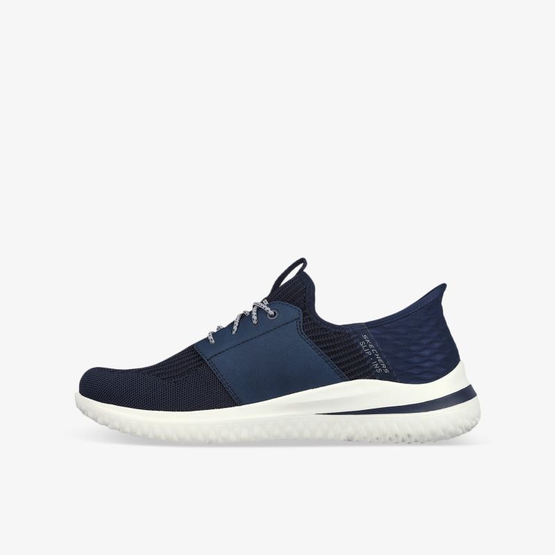 Seitlich abgebildeter leichter Sportschuh mit atmungsaktivem Material und flexibler, rutschfester Sohle