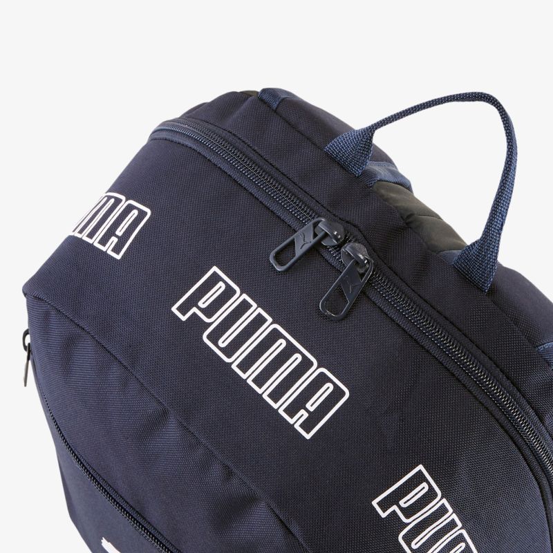 Moderner Rucksack mit markantem Logo und praktischem Design für Alltag und Freizeitaktivitäten.