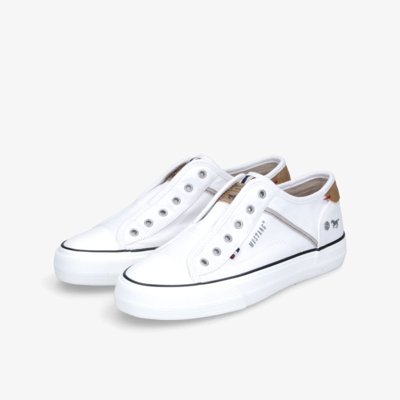 Weiße Sneaker mit elastischem Slip-on Design für einfachen Einstieg, sportlich und bequem, rutschfeste Sohle