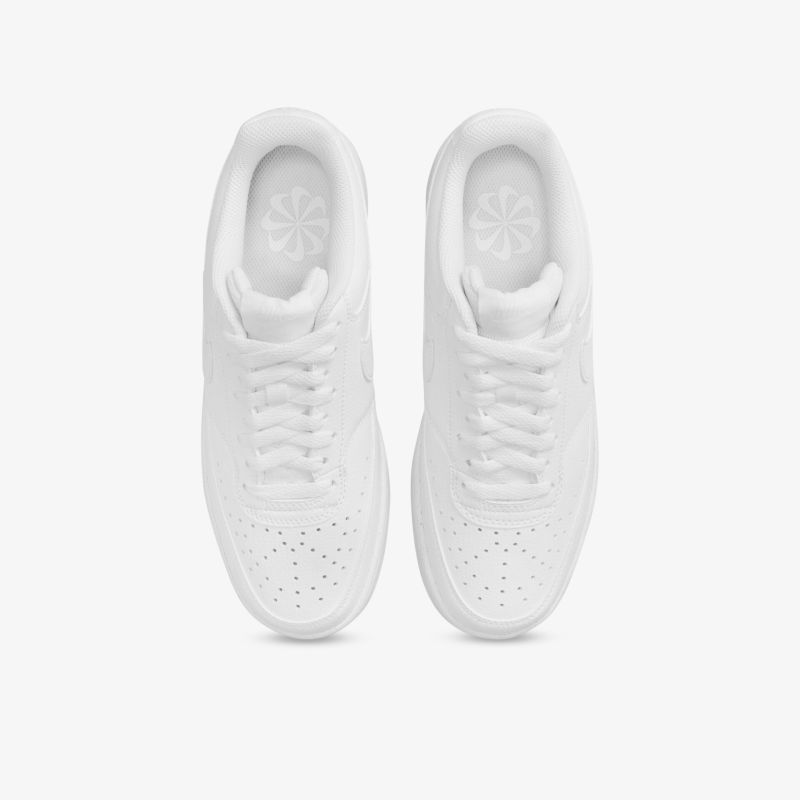 Elegante weiße Sneakers mit zeitlosem Design, ideal für jeden Anlass und Komfort.