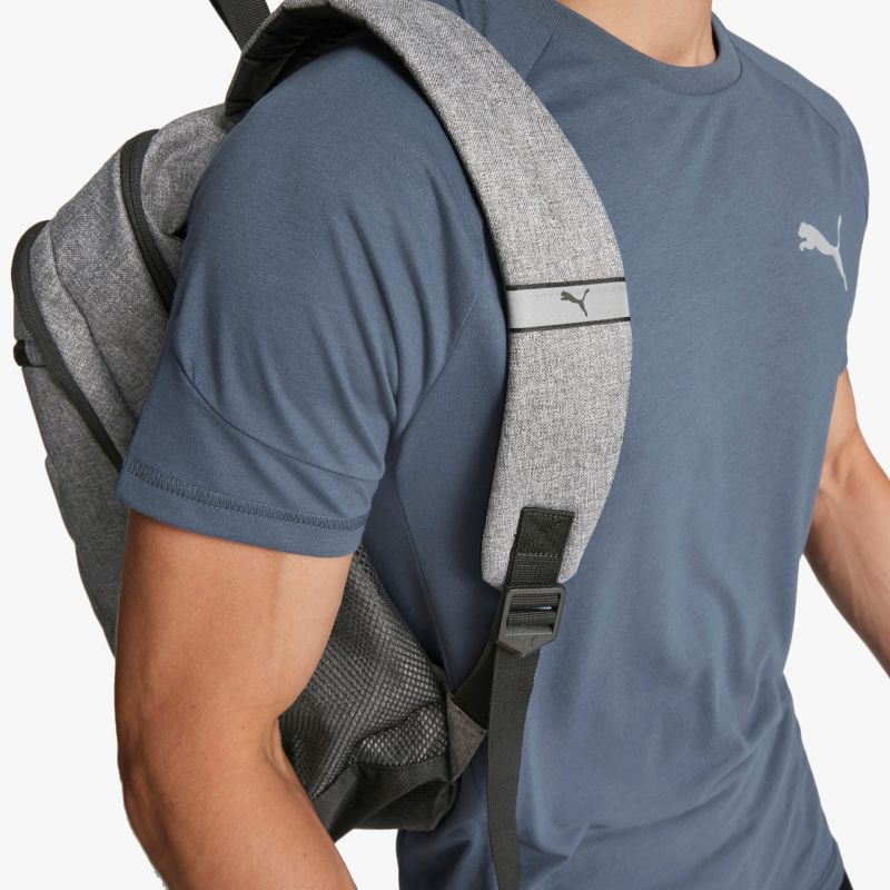 Moderner und robuster Rucksack mit ergonomischen Trägern und verstellbarem Design für optimalen Komfort.