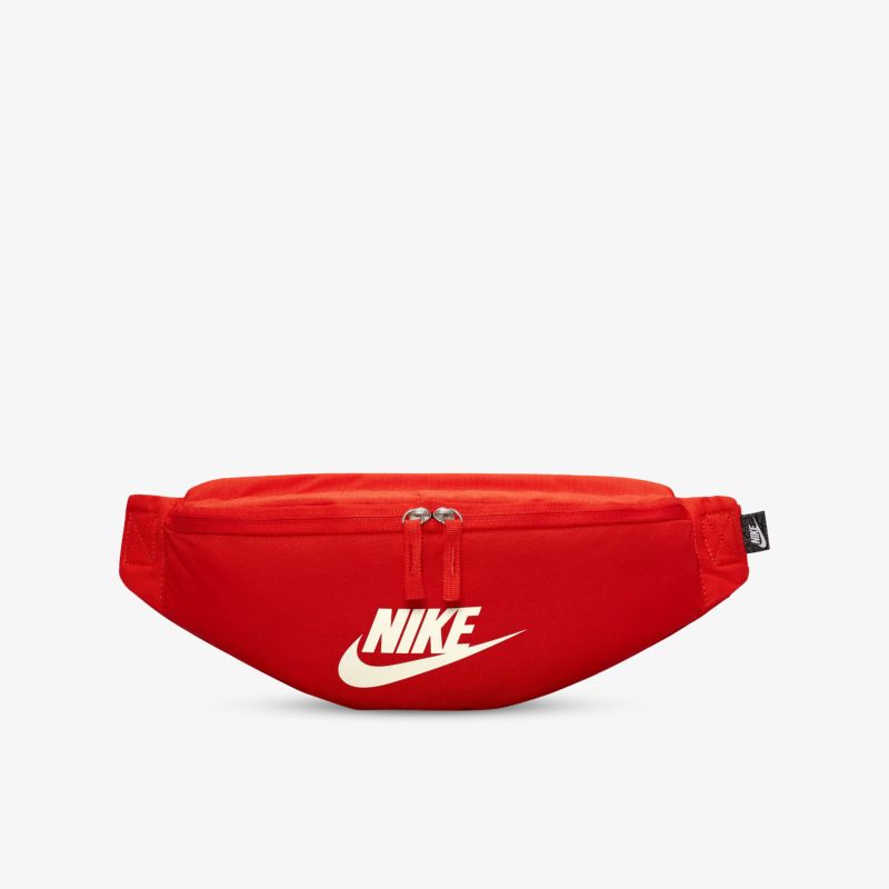 Rote Nike Gürteltasche mit Logo und praktischem Reißverschluss, sportliches Design für modischen Alltag