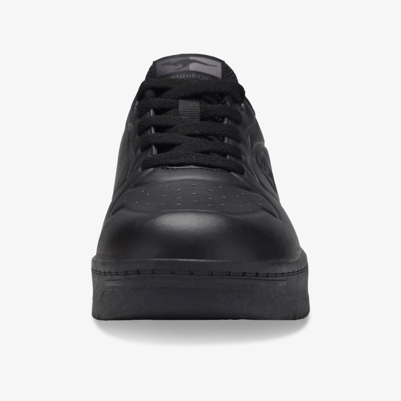 Schwarzer Sneaker in moderner Frontansicht mit Schnürsenkeln und robustem, bequemem Design