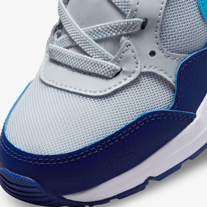 Moderner Sportschuh in Grau mit blauen Akzenten, komfortabel und stilvoll