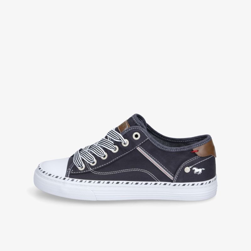 Moderner sportlicher Schuh mit robuster Sohle und gepolstertem Innenbereich, leicht und bequem für den Alltag