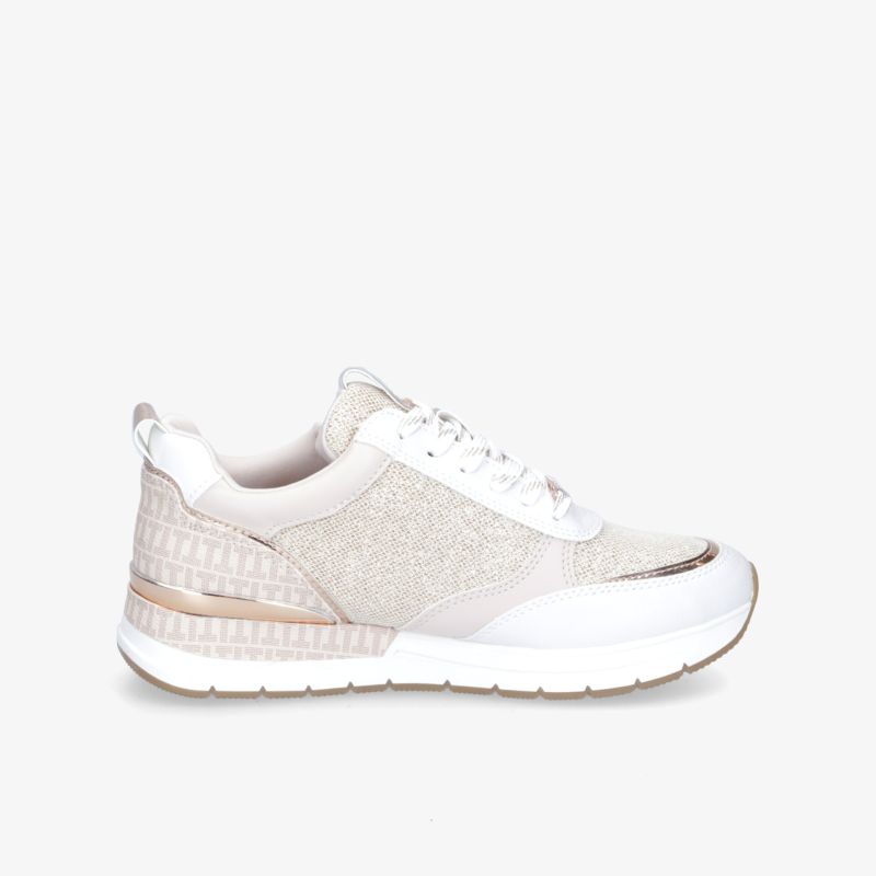 Moderner beige Sneaker mit komfortabler Passform und rutschfester Sohle, ideal für Alltag und Freizeit.