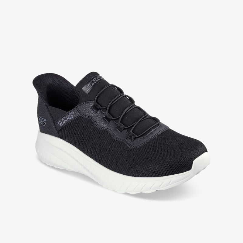 Moderner leichter schwarzer Sneaker mit weißer flexibler Sohle für hohen Tragekomfort und gute Belüftung