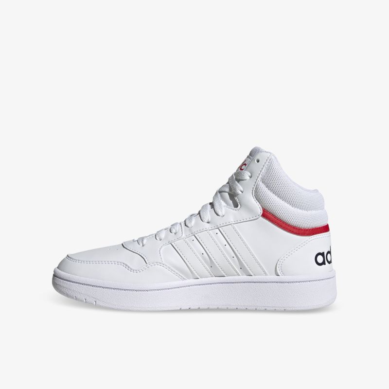 Moderner weißer Sneaker mit rotem Akzent und Markenlogo, ideal für sportlichen und stilvollen Auftritt.