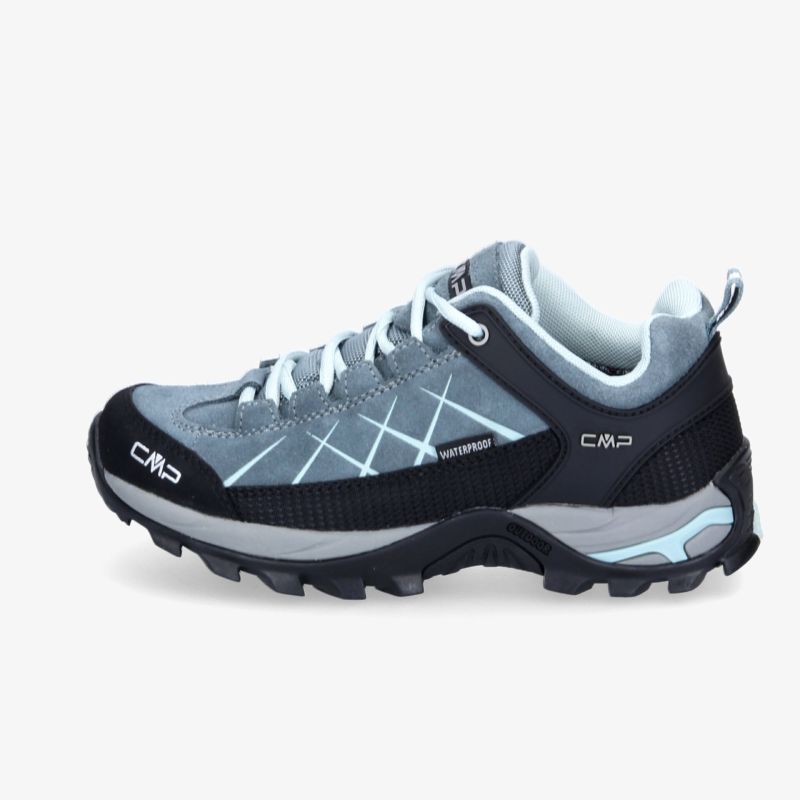Stilvoller Wanderschuh mit griffiger Sohle und atmungsaktivem Material in dezentem Grau. Ideal für Outdoor-Aktivitäten.