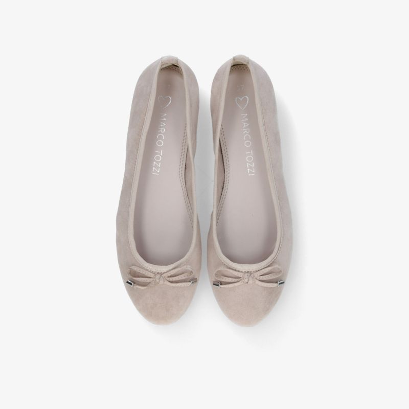 Elegante cremefarbene Ballerinas mit weichem Material, Schleifendetail und runder Spitze, bequem und vielseitig