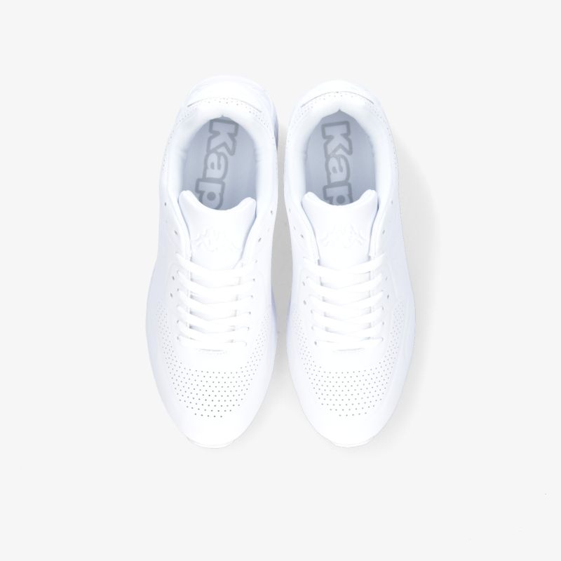 Weiße Sneaker für jeden Anlass, bieten hohen Tragekomfort und stilvolles Design.