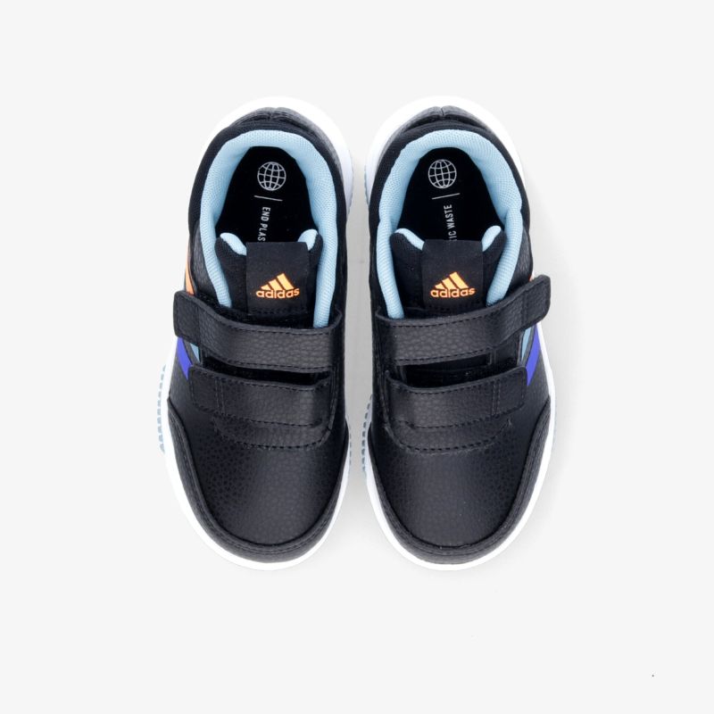 Bequeme schwarze Schuhe mit Klettverschluss und sportlichem Design für Freizeitaktivitäten.