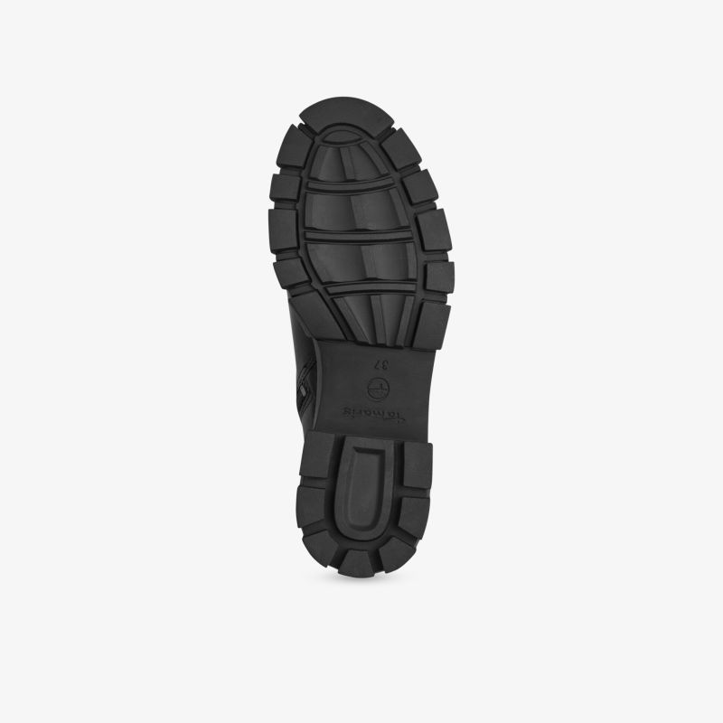 Robuste schwarze Schuhsohle mit tiefem Profil für optimalen Halt und langlebige Trageeigenschaft