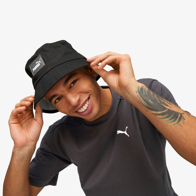 Schwarzer Bucket Hat von Puma, stylisches Accessoire für modische Outfits, sportlich und trendy.